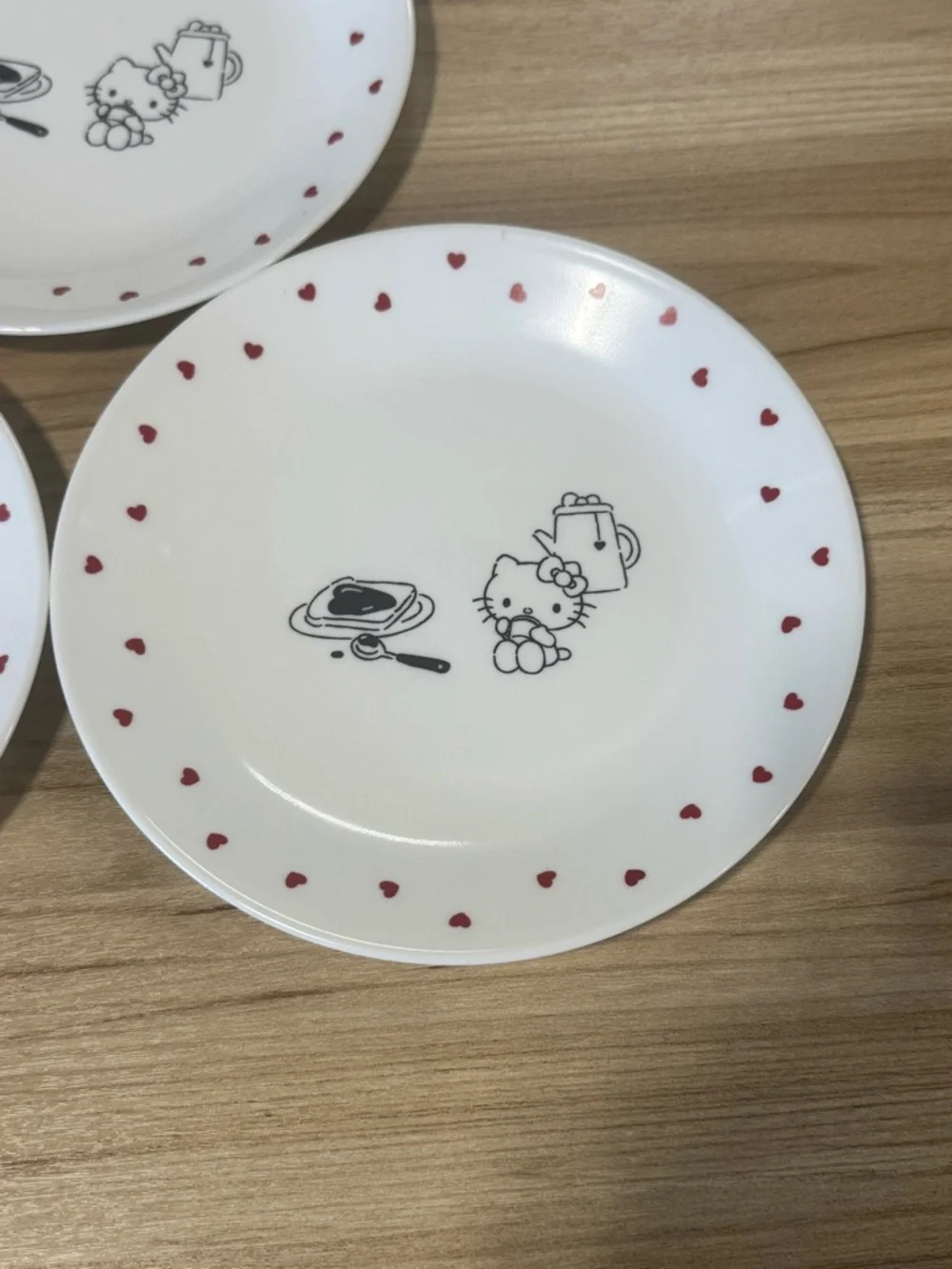 2 CT LOT NOS Corelle Hello Kitty Piece Salad / Dinnerware Plate 8.5” W Red Heart